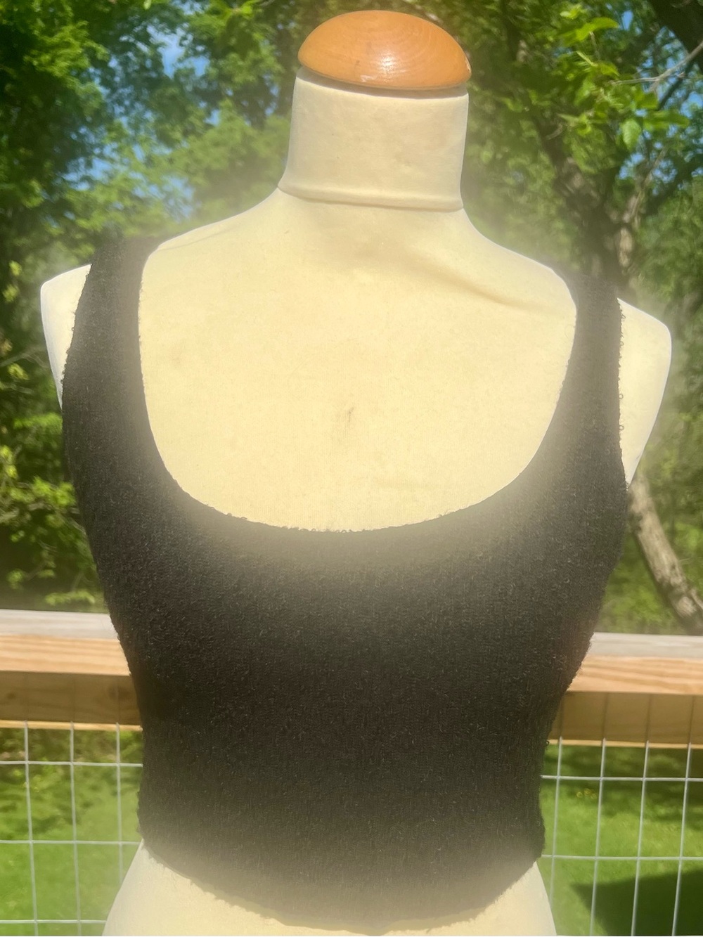 Black Cropped Tank Top – Women's Scoop Neck